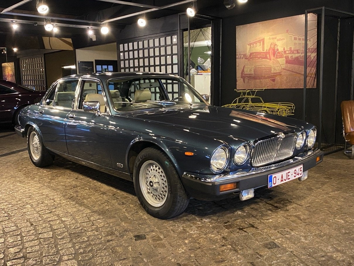 Jaguar XJ-12 Vanden Plas HE (bj 1983, automaat), Automaat, 217 kW, Blauw, Bedrijf