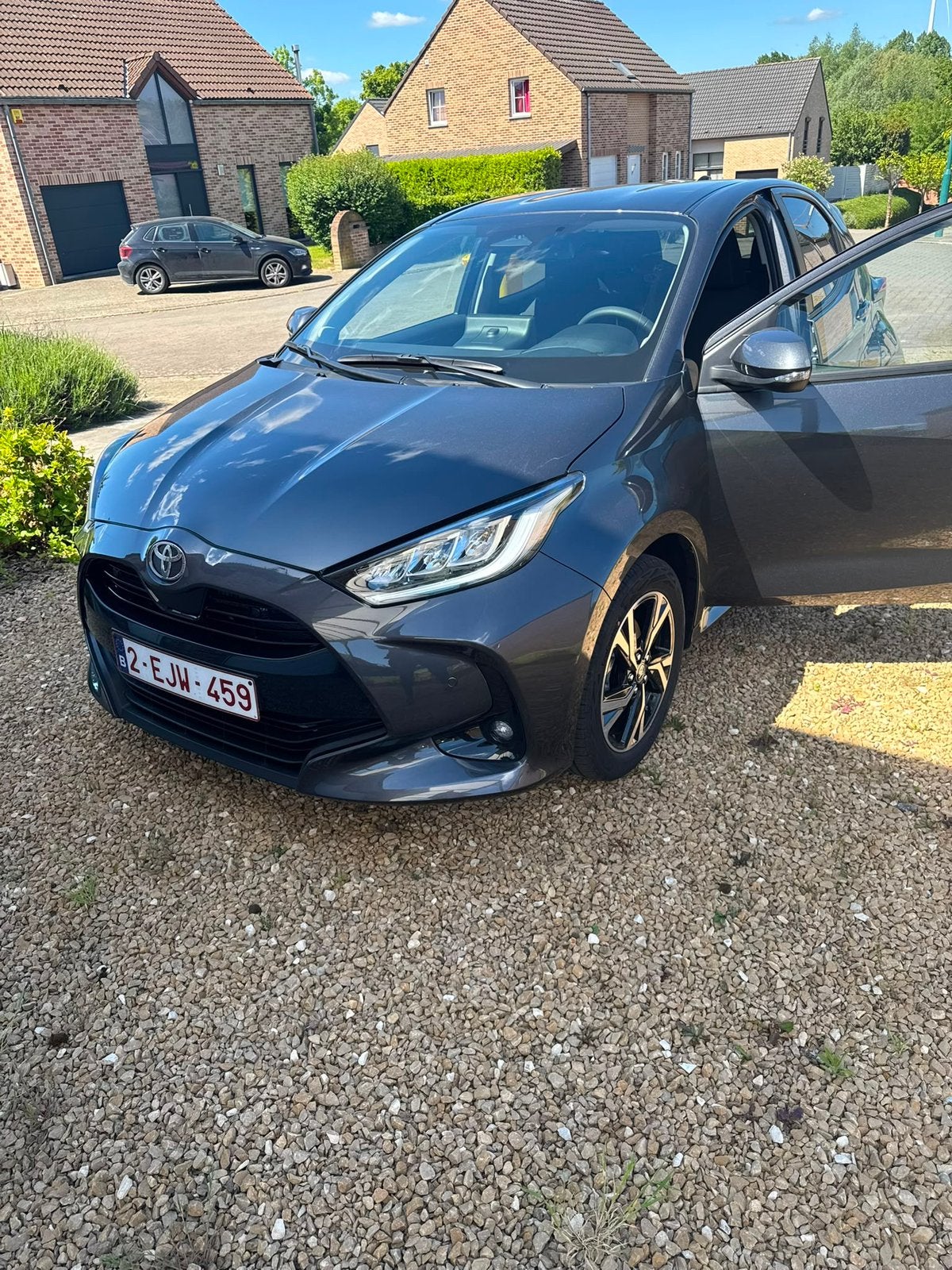Toyota Yaris - Hybride - Iconic, Autos, Toyota, Argent ou Gris, Achat, 1165 kg, Entretenue par le concessionnaire