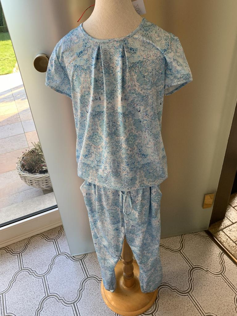 Lange broek met bloesje - maat 140, Broek, Meisje, Ophalen of Verzenden, Zo goed als nieuw