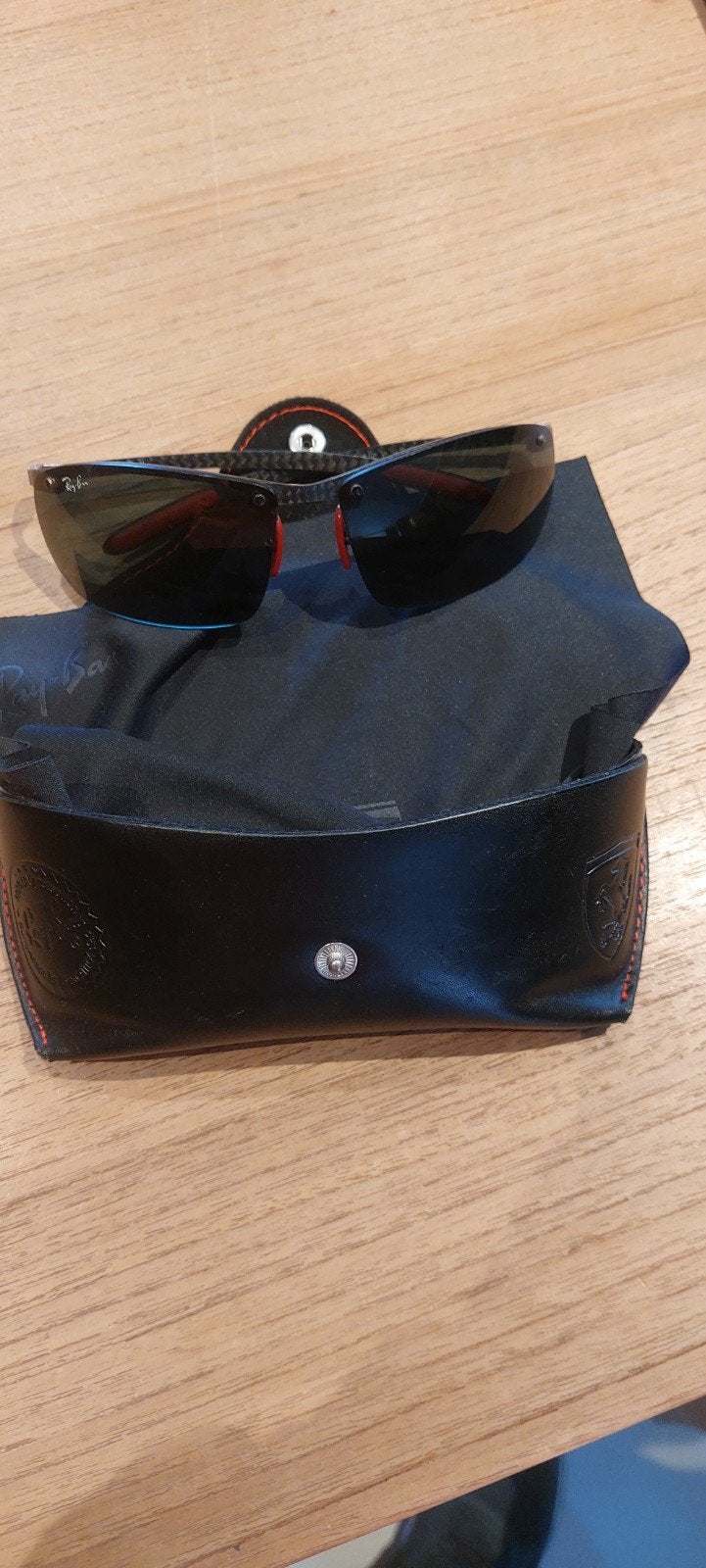 lunettes Ray Ban ferrari carbone, Comme neuf, Enlèvement, Ray-Ban, Lunettes