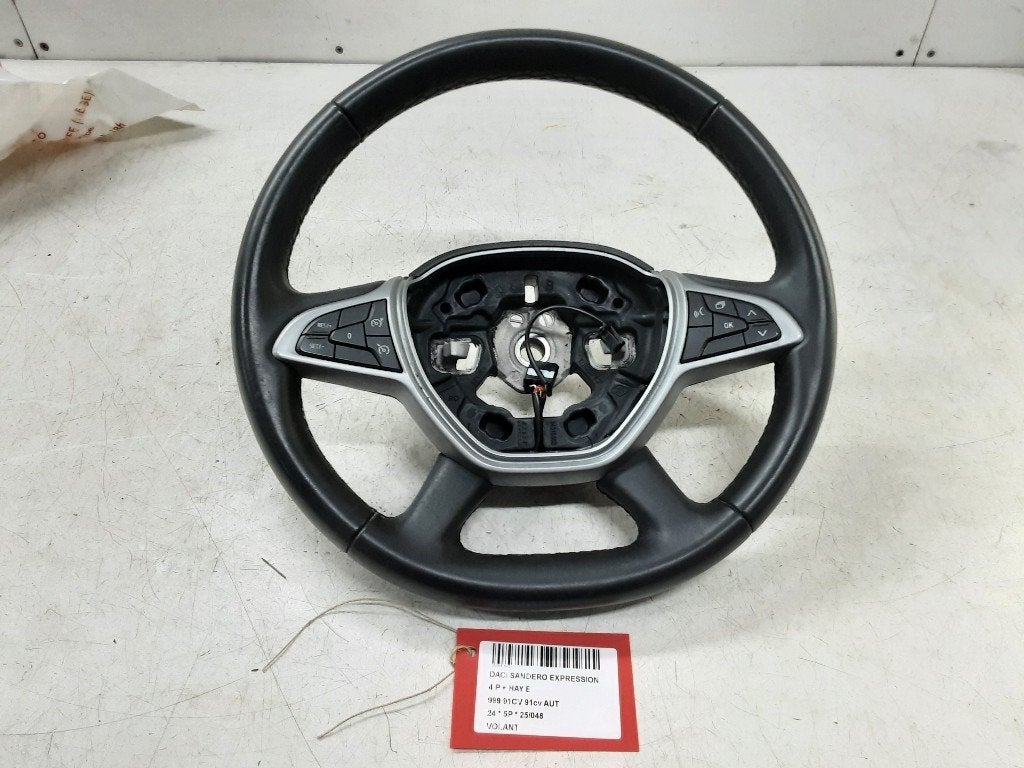 VOLANT DIRECTION Dacia Sandero III (01-2019/-) (484007828R), Dacia, Renault Deutschland AG, Utilisé, Peter-Huppertz-Straße 5
51063  Köln, DE