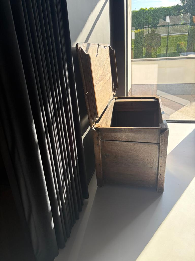 Authentieke houten kist, Enlèvement