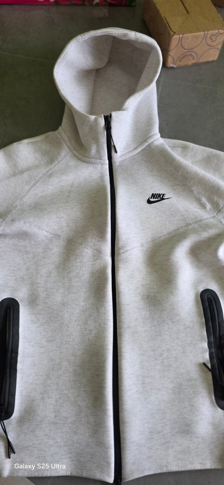 Nike tech, Ophalen