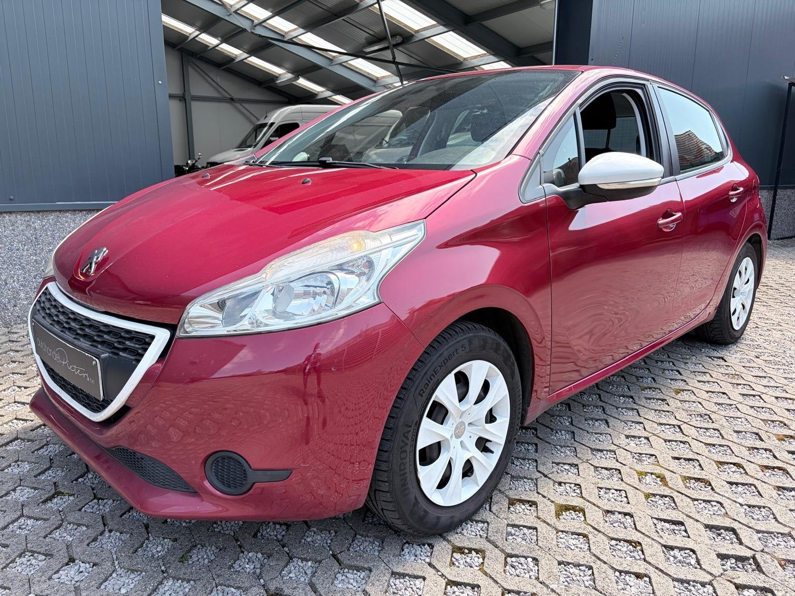 Peugeot 208 Benzine - Gereviseerde motor, Auto's, Voorwielaandrijving, Euro 5, Stof, Zwart