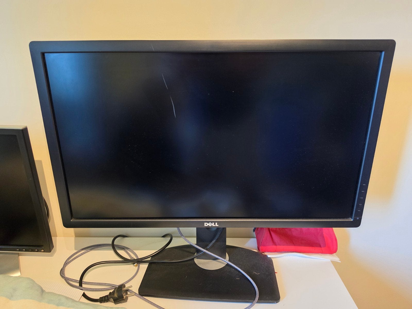 Dell UltraSharp U2713H zwart monitor, 27" 2560x1440, IPS, 5 ms ou plus, 60 Hz ou moins, Enlèvement