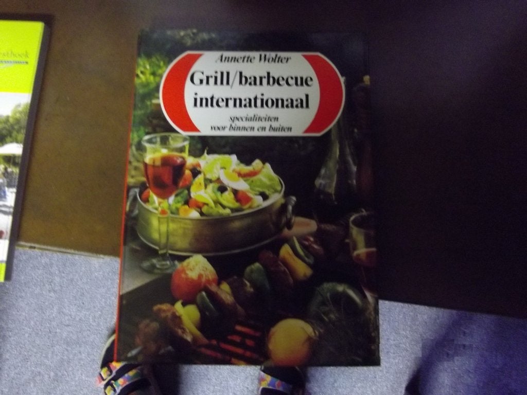 Grill Barbecue Internationaal - A.Wolter, Livres, Livres de cuisine, Enlèvement ou Envoi