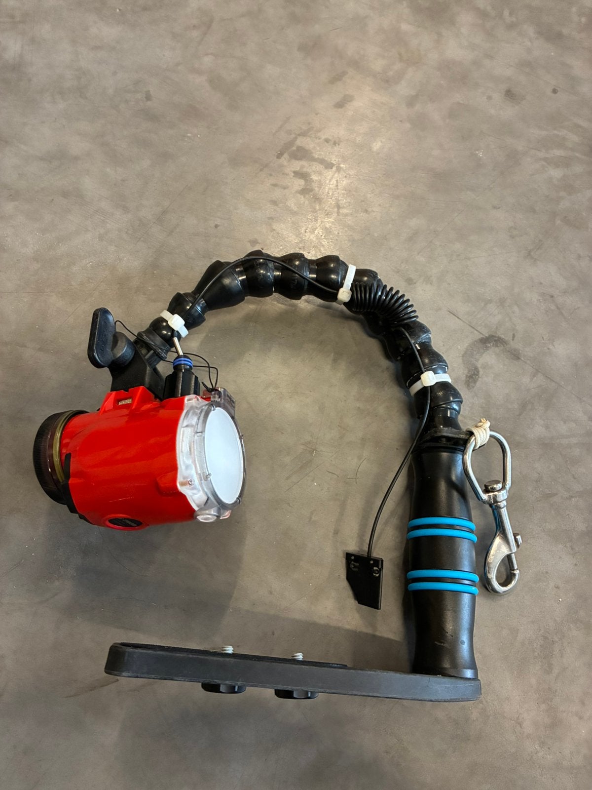 Inon s2000 flitser, Enlèvement, Comme neuf