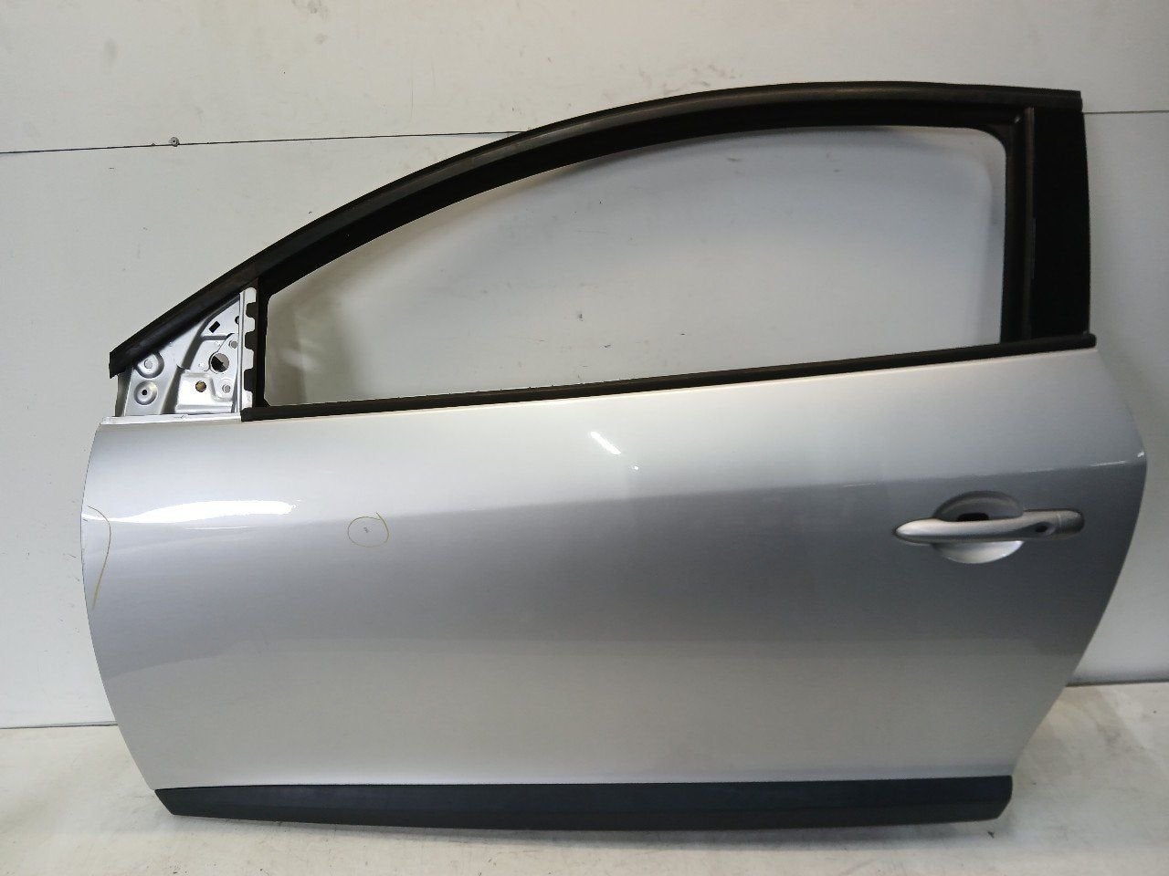Portier links voor Renault Mégane, Onderdelen@venauto.nl, Van der Ven Autorecycling B.V., Gebruikt, Ettenseweg 76, 4706 PB Roosendaal, The Netherlands