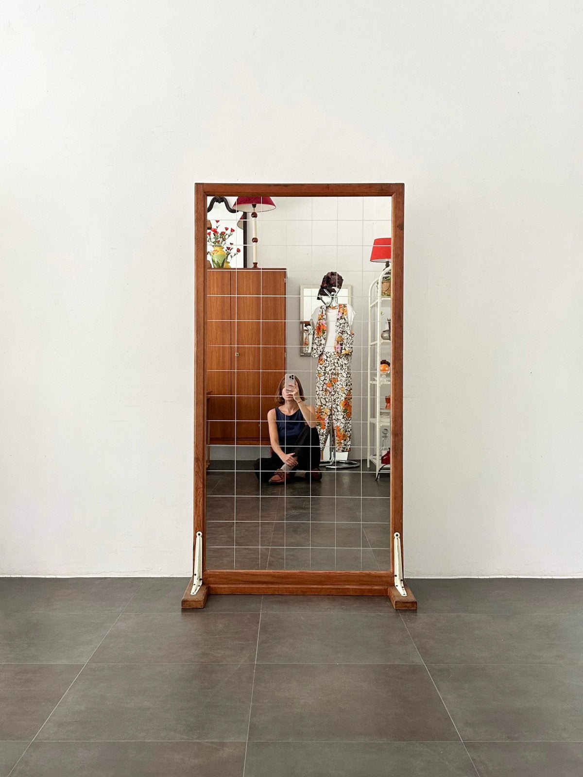 Grand miroir sur pied quadrillé, encadrement en pin, Maison & Meubles, Enlèvement, Comme neuf
