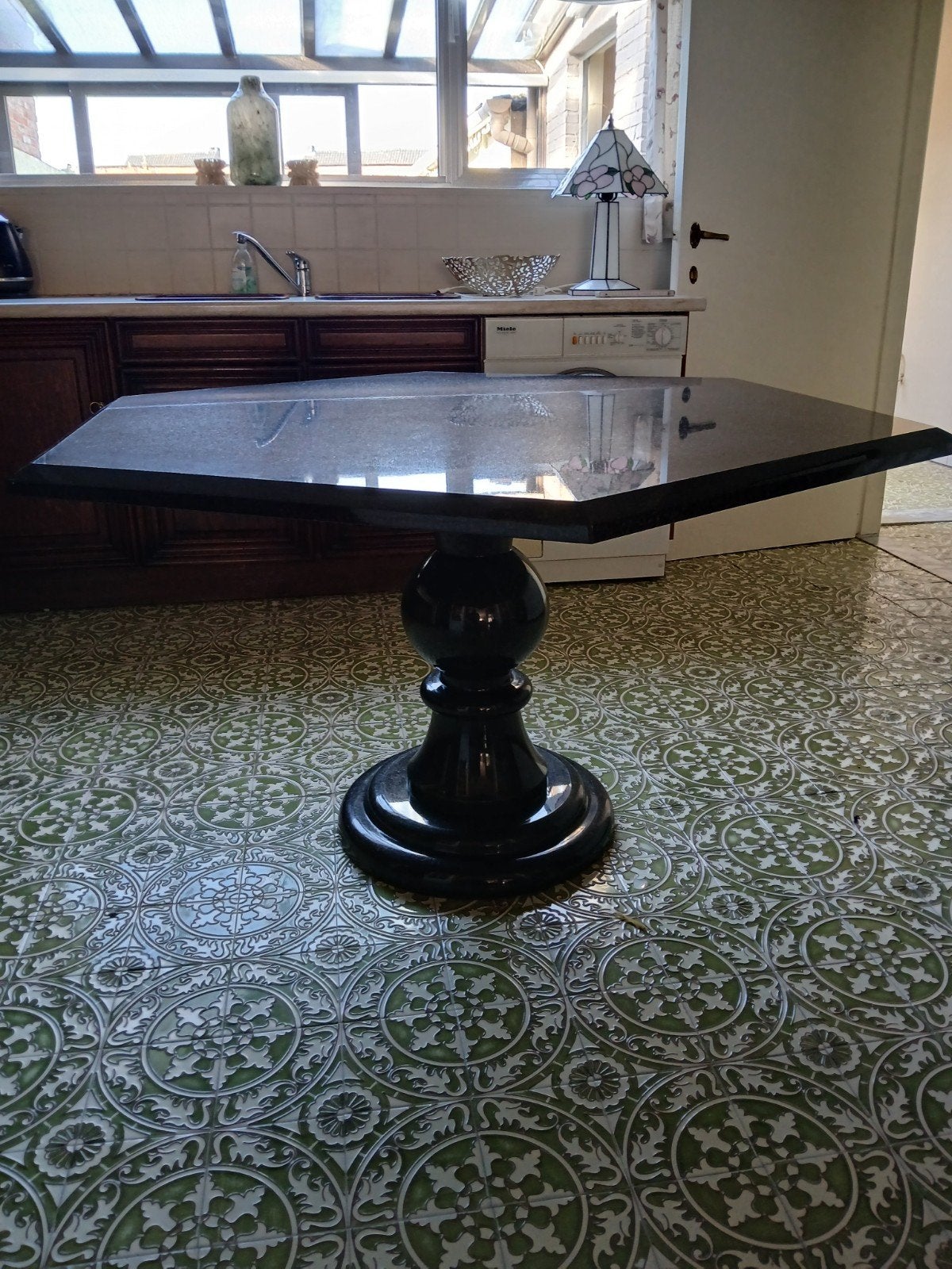 Granieten tafel in Jasberg Dark poli, Huis en Inrichting, Ophalen, Overige materialen, 100 tot 150 cm, Klassiek en tijdloos