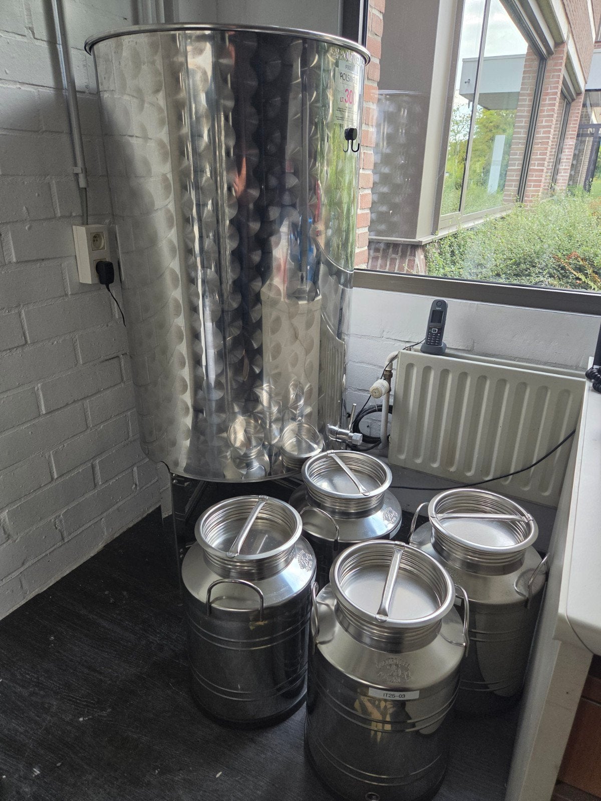 Bouteilles à lait en inox 25L, comme neuves, 4 pièces, Enlèvement, Neuf, sans emballage, Transport et Stockage
