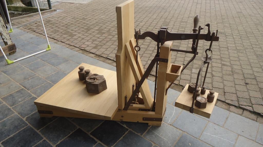 Weegschaal (baskuul), Ophalen, Gebruikt, Hangweegschaal, 200 kg of meer