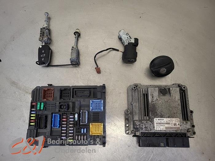 Serrure de contact + ordinateur d'un Peugeot Expert, -, 3 mois de garantie, Utilisé, -