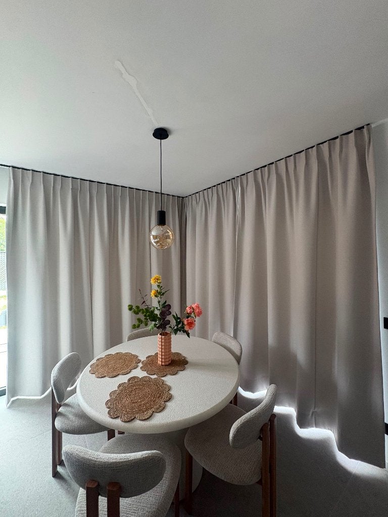 Maatgordijnen Off White - nieuwstaat, Huis en Inrichting, Stoffering | Gordijnen en Lamellen, Ophalen, Verduisterend, Nieuw, Gordijn