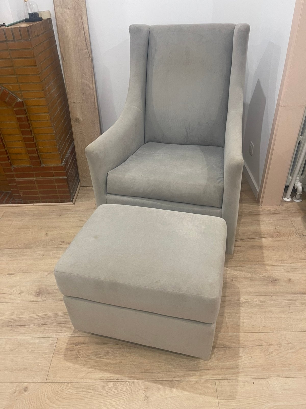Fauteuil dossier haut en velours gris + repose-pieds assorti, Maison & Meubles, 75 à 100 cm, Enlèvement, Utilisé, Moderne / Contemporain