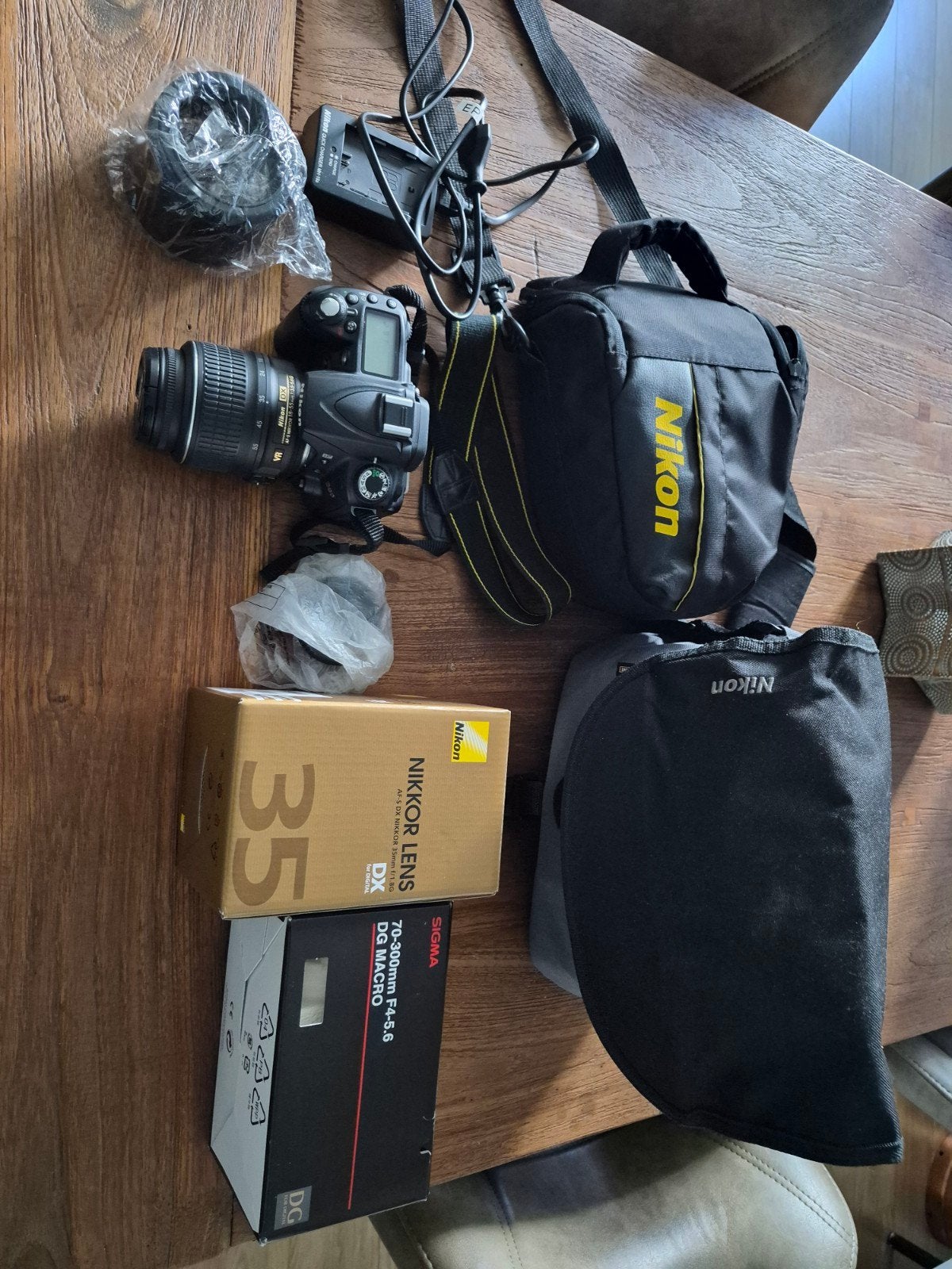 Nikon D90 avec de nombreux accessoires, TV, Hi-fi & Vidéo, Wi-Fi, Comme neuf, Enlèvement, 8 fois ou plus