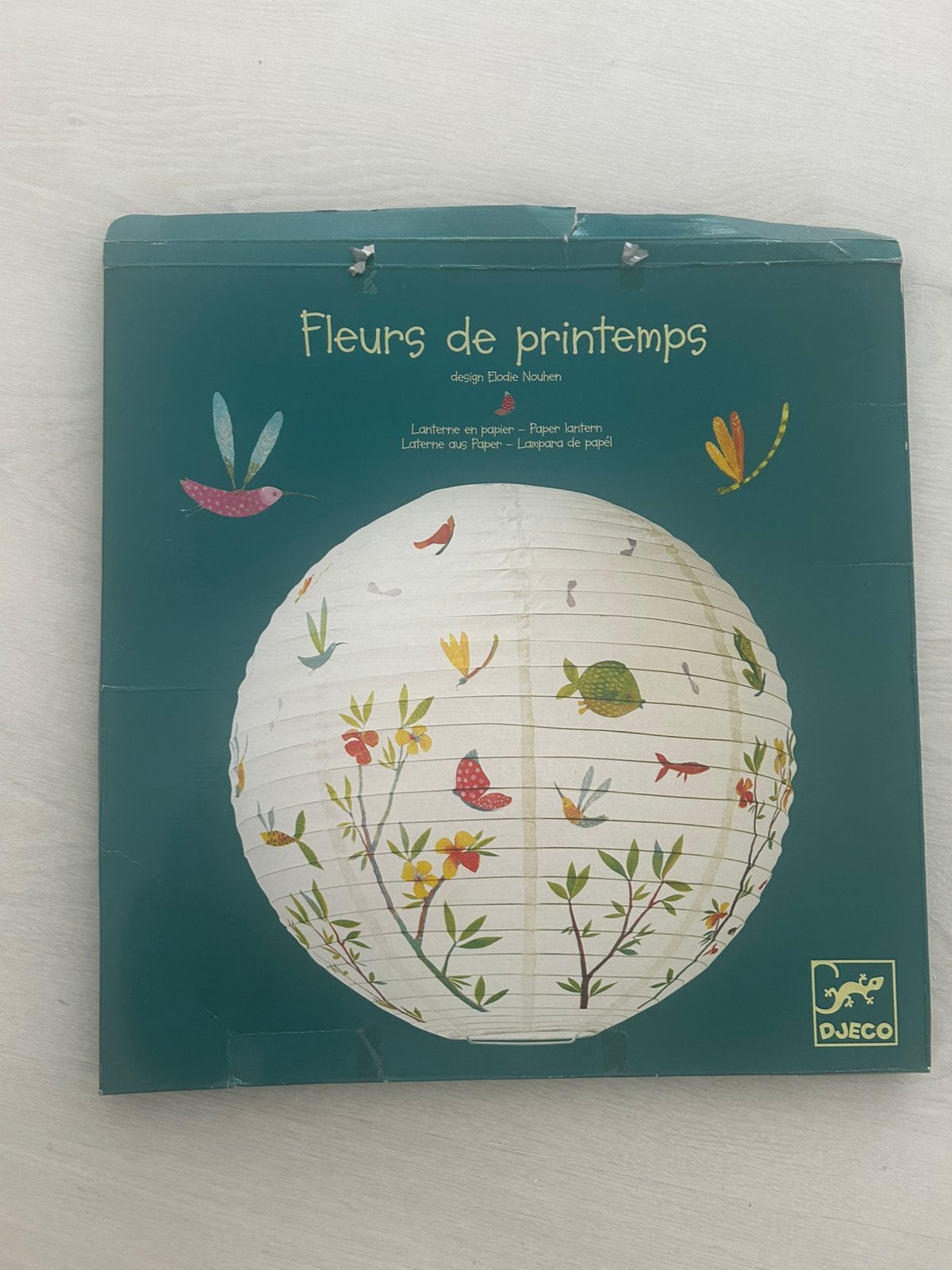 Lampes en papier neuves, Enlèvement