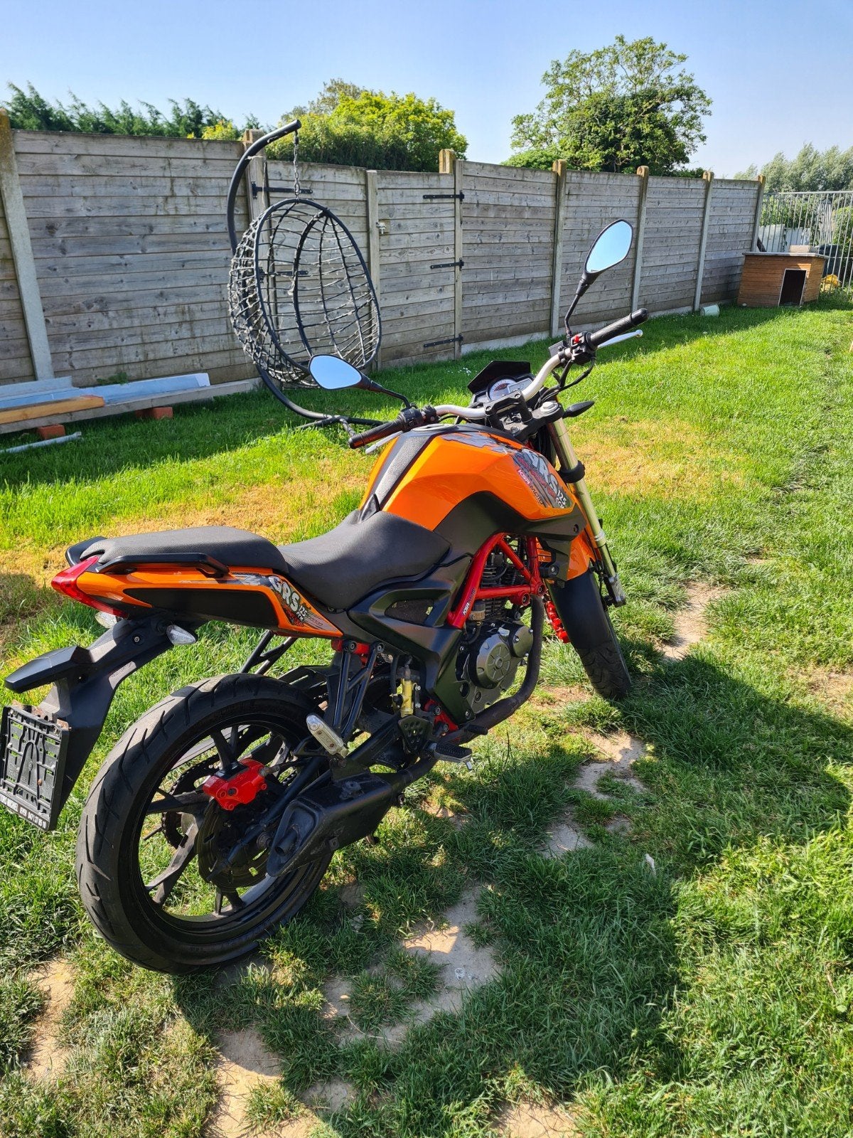 Ksr moto 125cc die rijd !!! Geen gelijkvormige attest ervan!, Fietsen en Brommers, Brommers | Crossbrommers, Ophalen