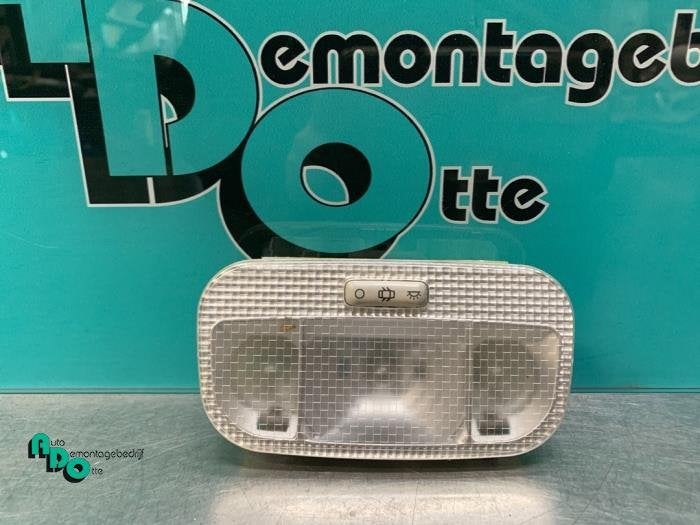 Eclairage intérieur arrière d'un Peugeot Partner (Partner, -, 3 mois de garantie, Utilisé, -