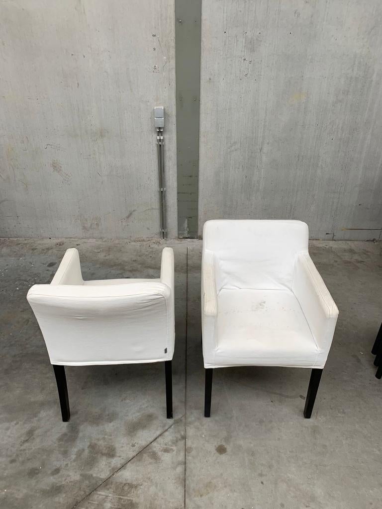 Twee stoelen, Ophalen