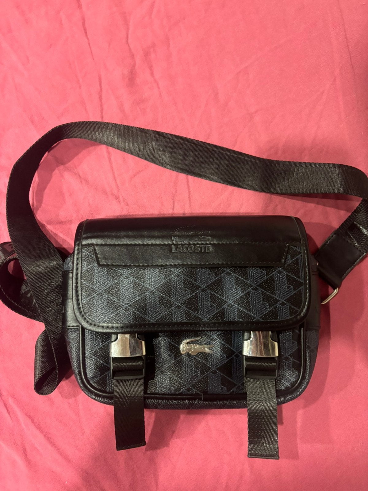Sacoche noir lacoste, Bijoux, Sacs & Beauté, Sacs | Sacs à bandoulière, Autres marques, Cuir, Enlèvement ou Envoi, Comme neuf