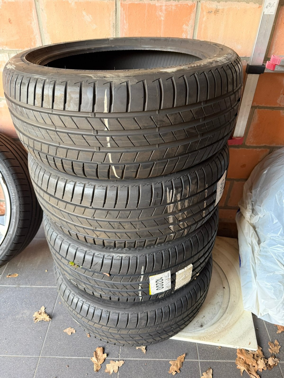 4 pneus neufs à vendre Bridgestone 245/45/19 102y, Enlèvement, Neuf