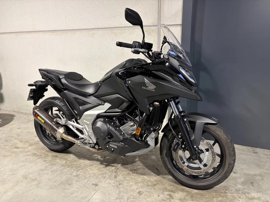 Honda NC750X DCT met verlagingskit en Akrapovic (bj 2024), Motoren, 750 cc, Bedrijf, Meer dan 35 kW, Overig