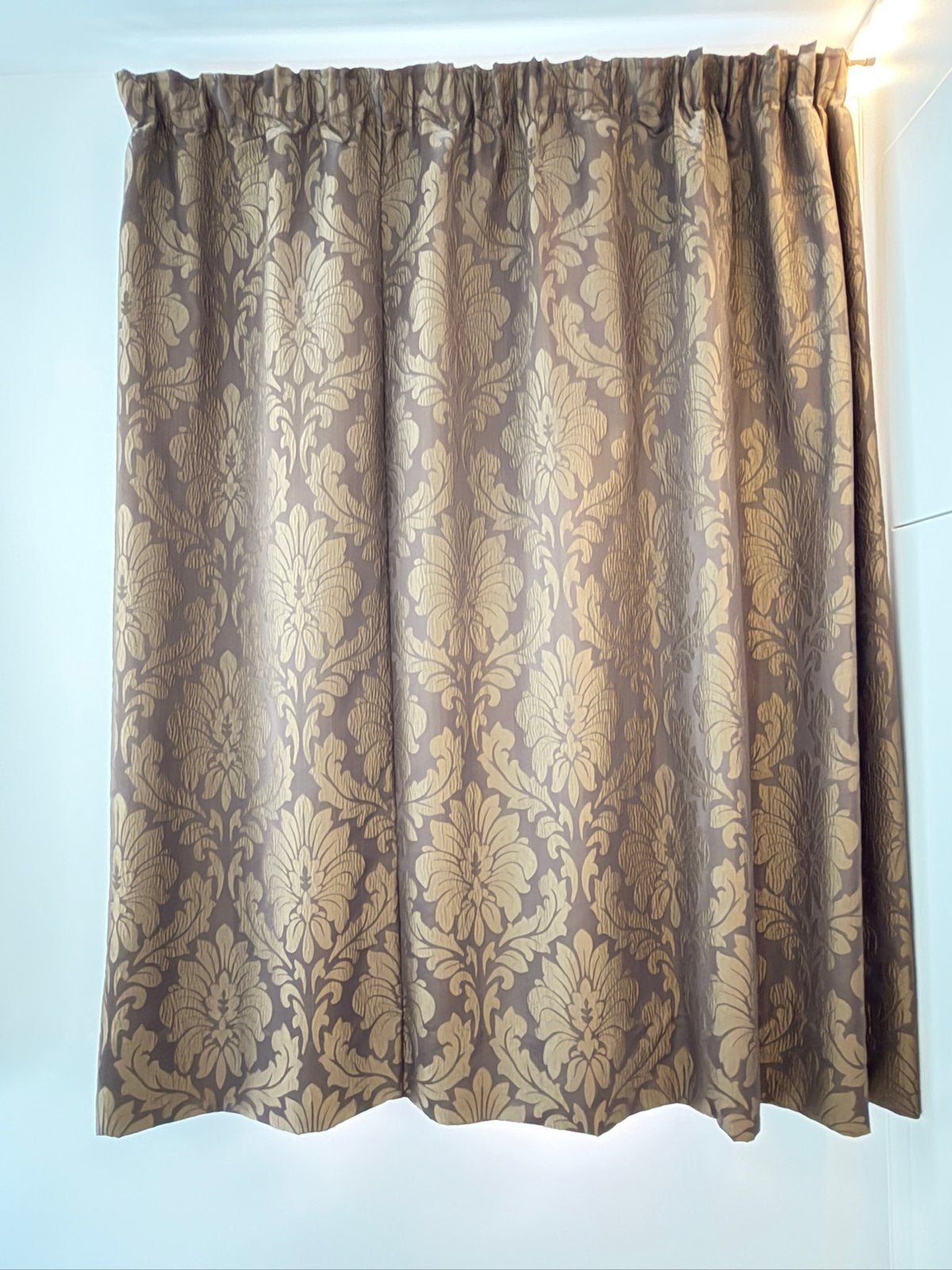 3 gordijnen 165x200(135 gegolfd) taupe met goudachtige print, Ophalen, Zo goed als nieuw, Gordijn