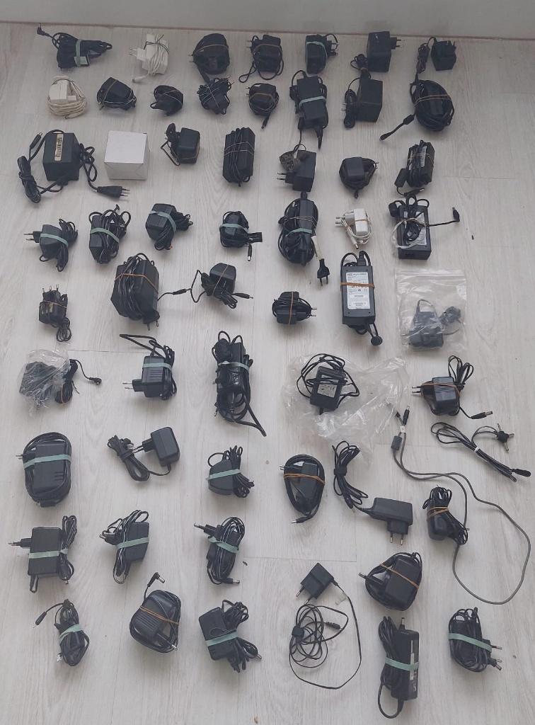 58 ADAPTERS AC DC, Audio, Tv en Foto, Opladers, Ophalen, Gebruikt