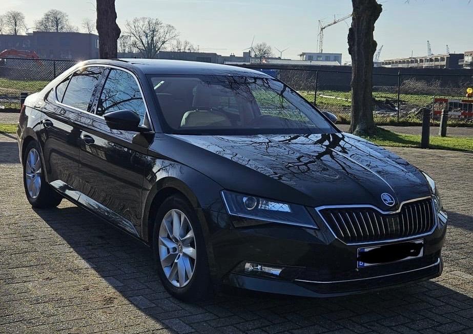 Skoda Superb 2.0 TDI DSG, Autos, Skoda, 144 g/km, Achat, Carnet d'entretien, Alcantara