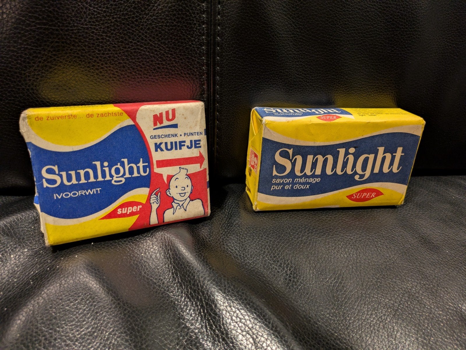 2 savons vintage Sunlight avec Tintin, Collections, Enlèvement, Emballage