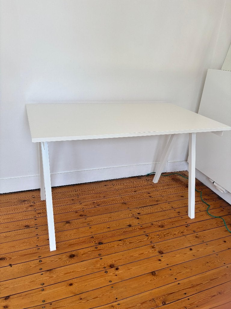 Bureau / Desk Ikea TROTTEN, Ophalen, Hout, In hoogte verstelbaar, Zo goed als nieuw