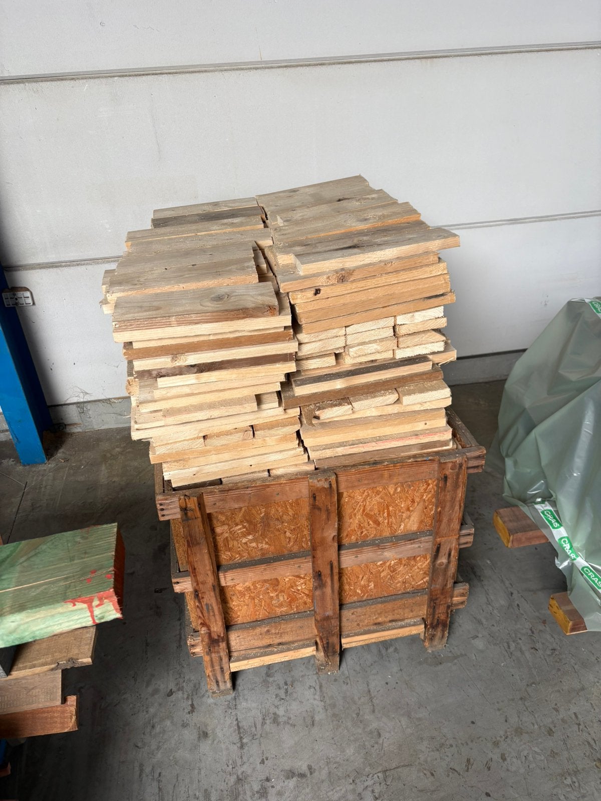 Brandhout te koop +-5m3, Bricolage & Construction, Bois & Planches, Comme neuf, Autres essences de bois, Enlèvement, 25 à 50 mm