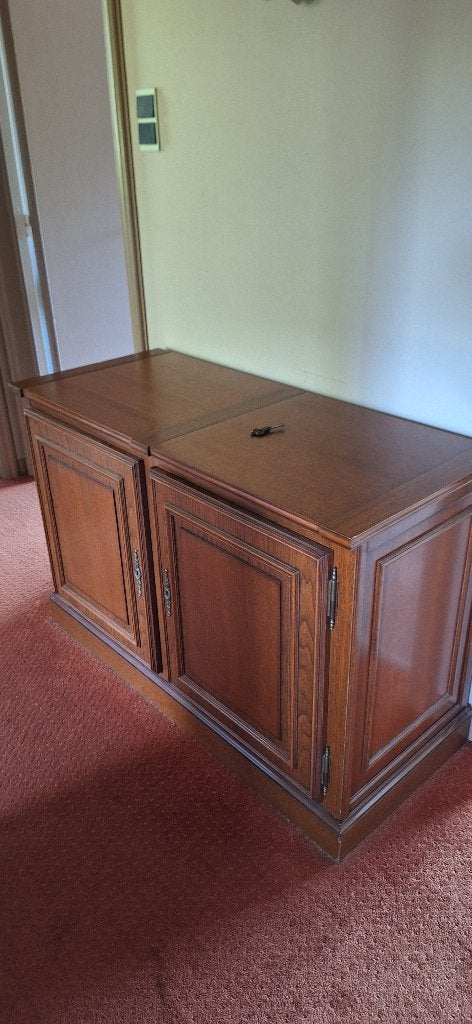 Lage kast, Huis en Inrichting, Ophalen, Zo goed als nieuw, Kersenhout, Met deur(en)