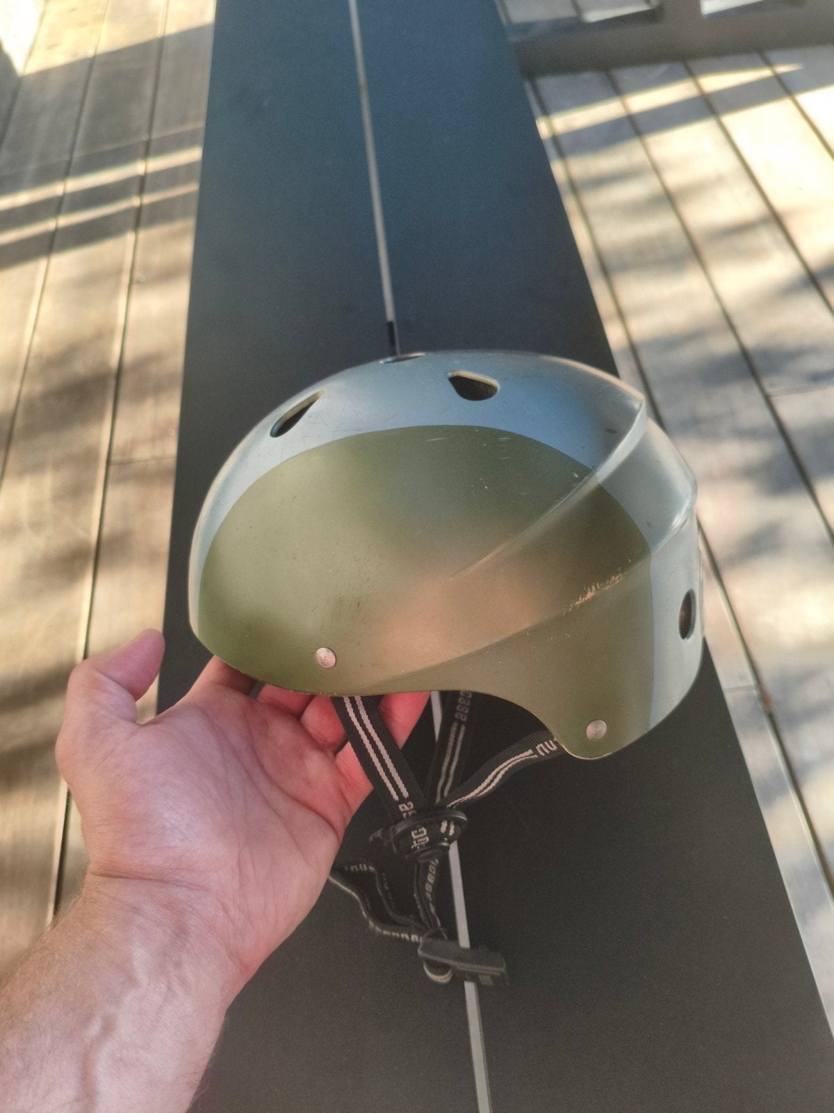 Helm kind nutcase, Ophalen