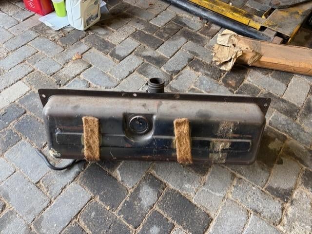 Triumph Spitfire MK1-2-3 benzinetank, Enlèvement