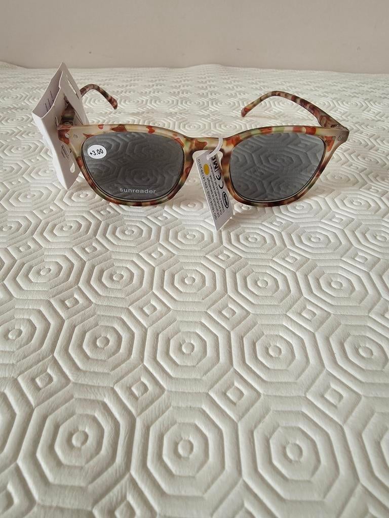 Lunettes de soleil neuve, Lunettes