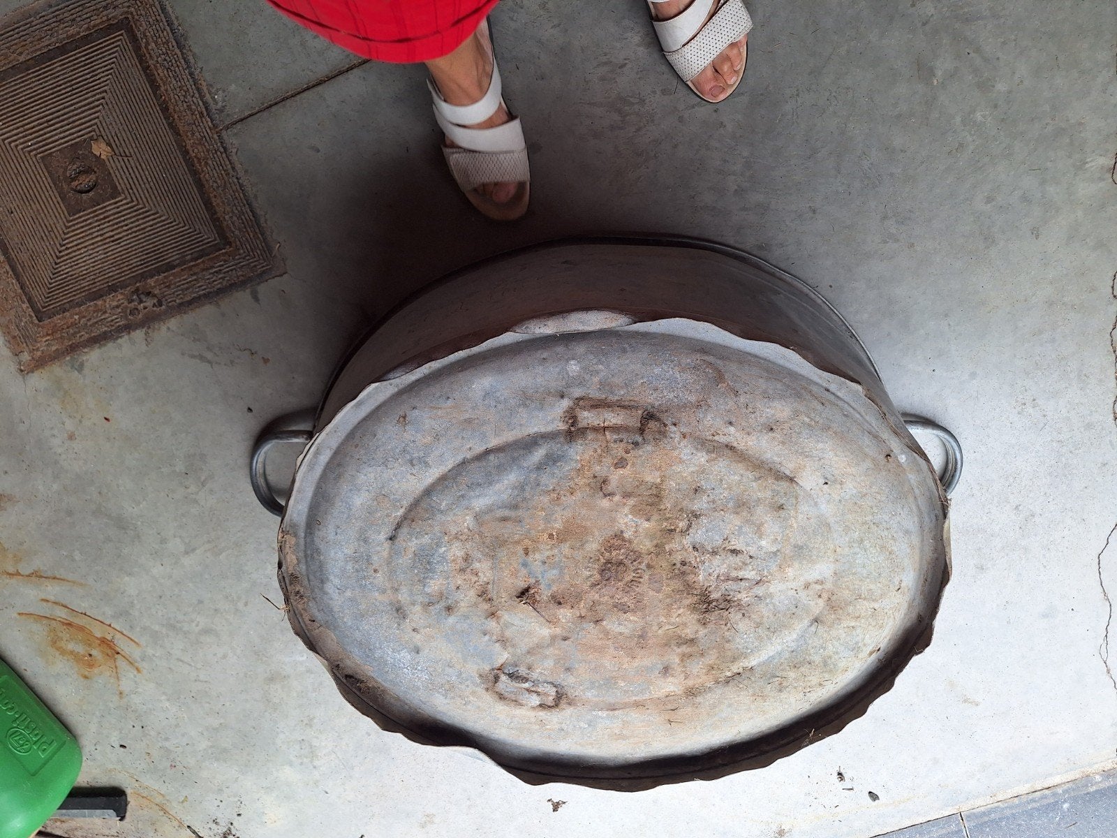 bassine en fer, Enlèvement