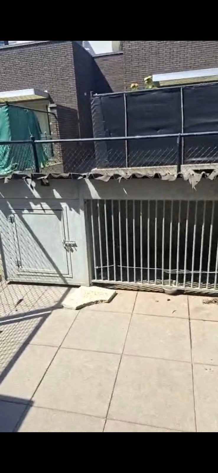 te koop hondenkennel – in goede staat 

Ik geef deze honden, Animaux & Accessoires, Enlèvement ou Envoi, Chenil chien