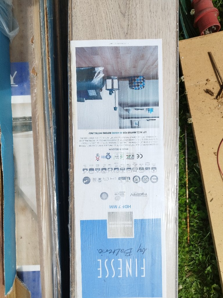 12 m2 heldere nieuwe laminaatvloer, Nieuw, 10 m² of meer, Hout, 150 cm of meer