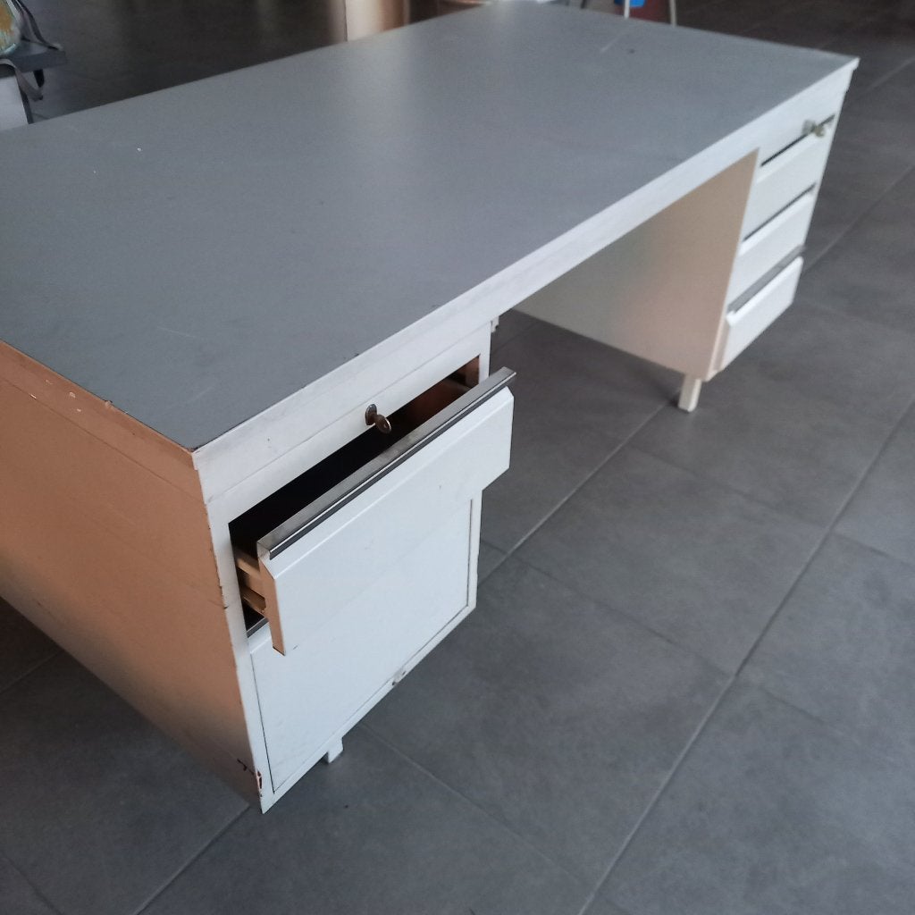 bureau vintage grijs zeer stevig  L160 cm x D80 cm H 75 cm, Vintage, Ophalen, Grijs