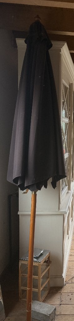 Gratis: Oude zwarte parasol – weggeven, Ophalen, Gebruikt, 2 tot 3 meter, Stokparasol