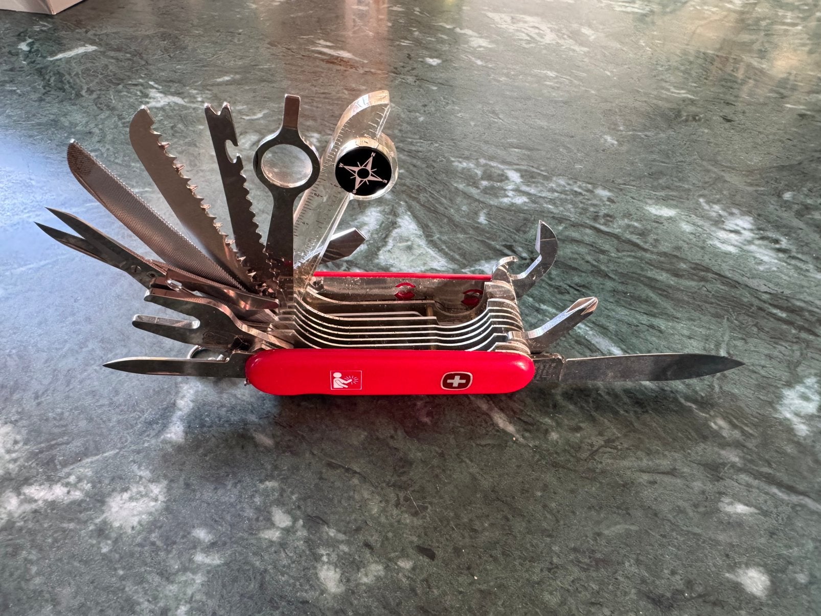 Wenger Matterhorn Plus Zwitsers mes voor de linkerhand, Verzamelen, Mes of Dolk, Wenger, Rue des michels 2, Landmacht