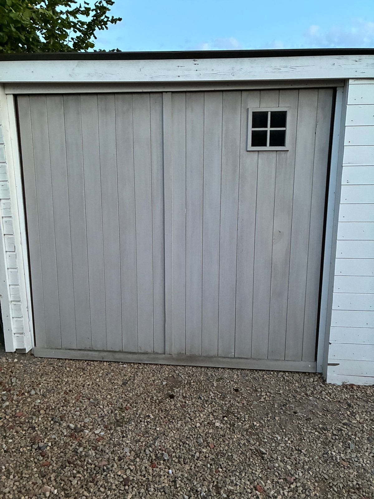 Garagepoort met motor en afstandsbediening