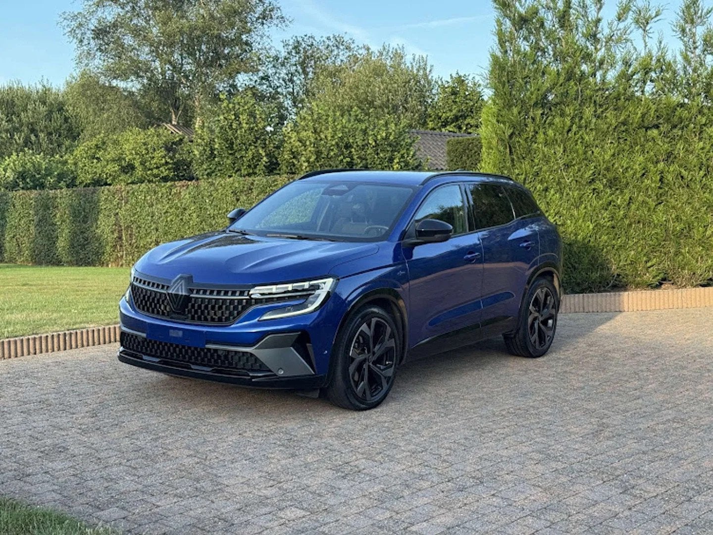 Renault Austral E MHEV / Esprit ALPINE / CAM / CARPLAY / BLI, Auto's, Renault, Automaat, Gebruikt, Blauw, Alcantara