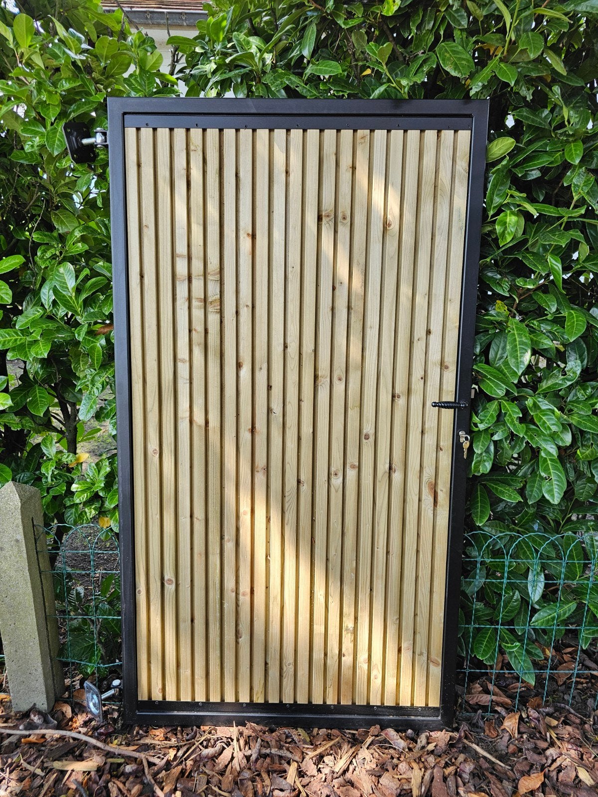 Nieuw gemaakte tuinpoort modern- landelijk hout metaal poort, 100 tot 150 cm, Nieuw, Ophalen of Verzenden, Looppoort