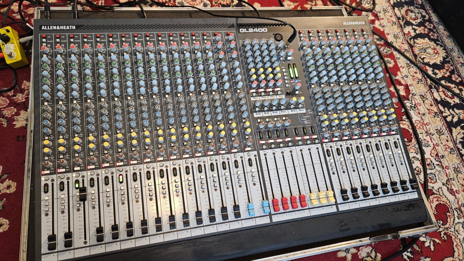 Allen & Heath G2400-24 Mixer + Flightcase, Ophalen, Gebruikt, 20 kanalen of meer, Microfooningang