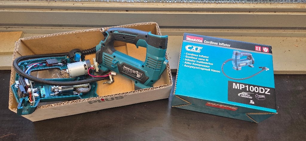 Makita luchtpomp voor onderdelen, Doe-het-zelf en Bouw, Ophalen, Gebruikt, Minder dan 200 liter/min, Minder dan 6 bar