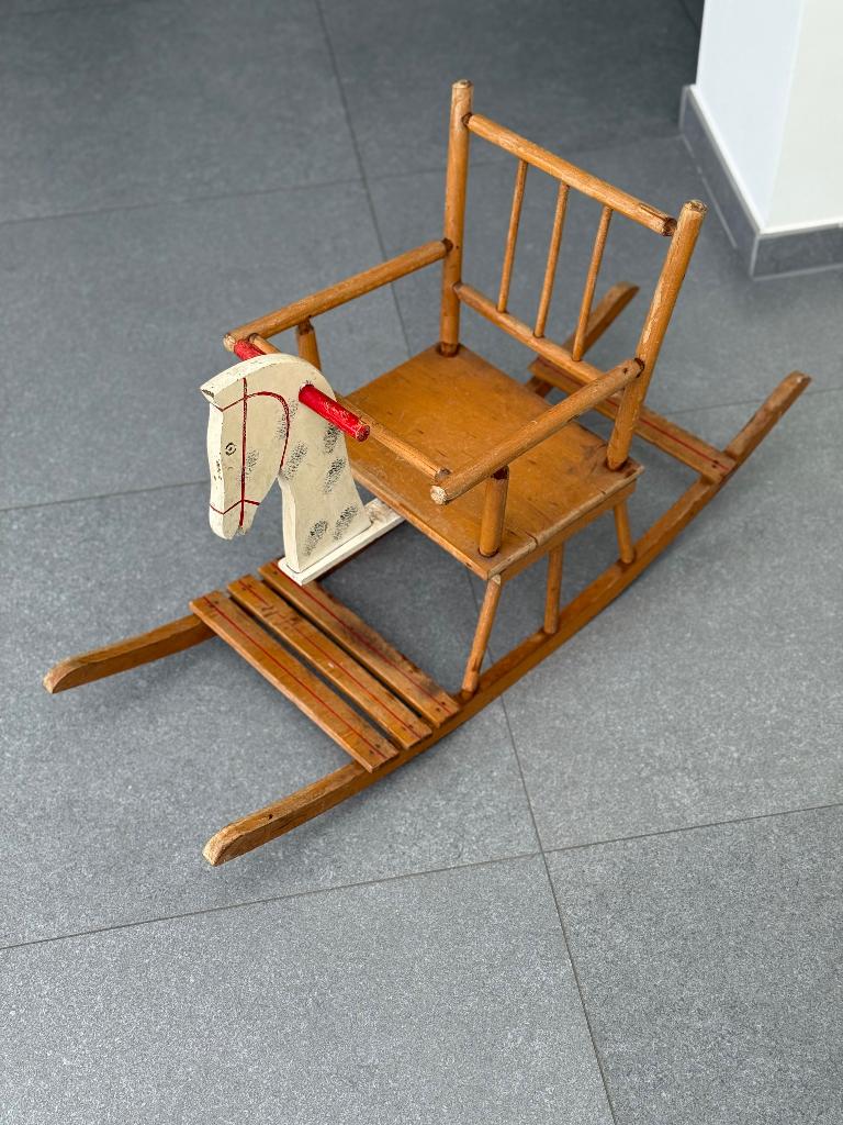 Schommelpaard, Enlèvement
