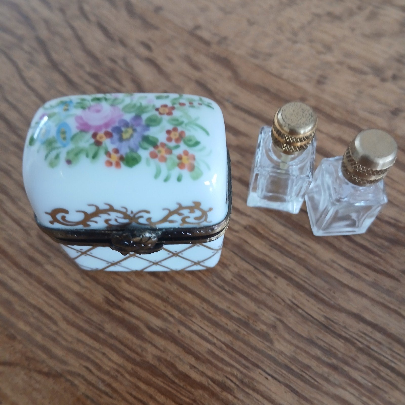 Limoges doosje met parfumflesjes, Antiek en Kunst, Ophalen of Verzenden